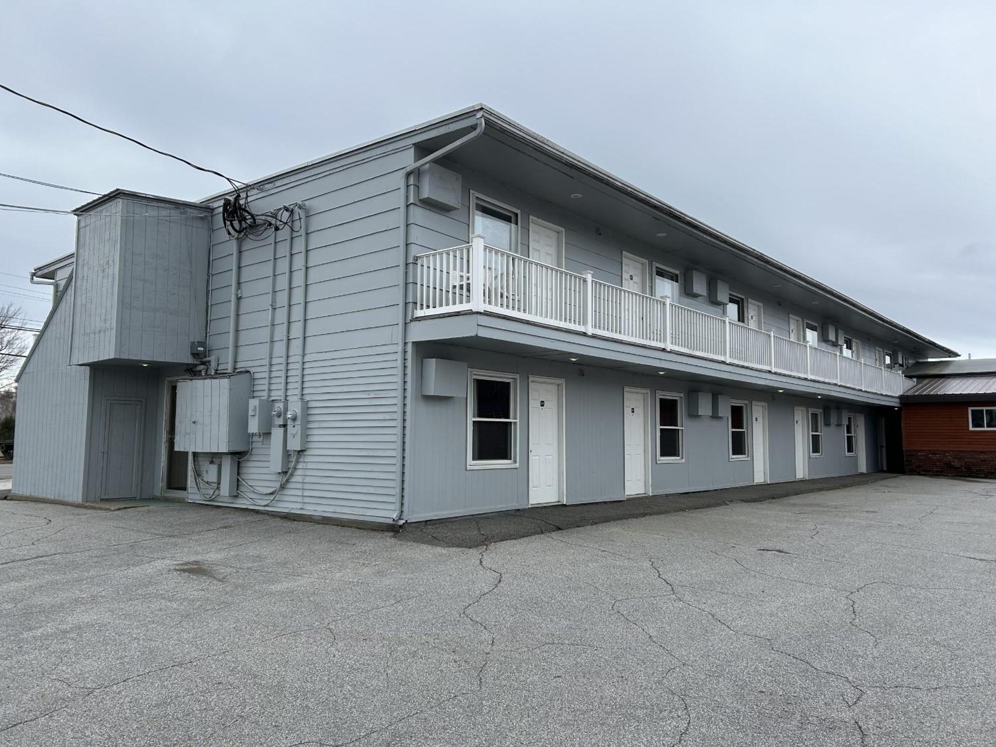 Pamola Motor Lodge Millinocket Exterior foto