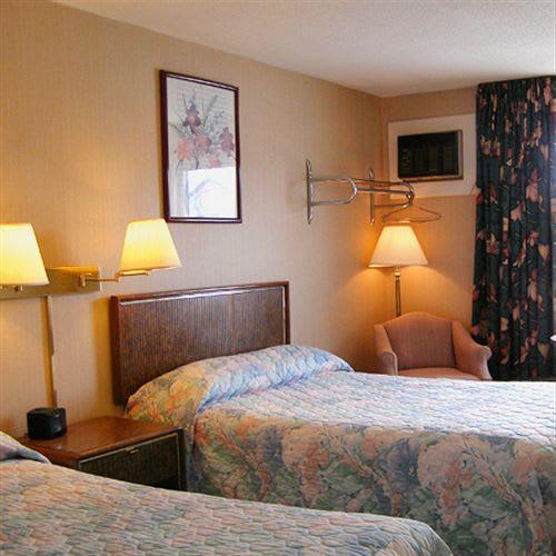 Pamola Motor Lodge Millinocket Habitación foto